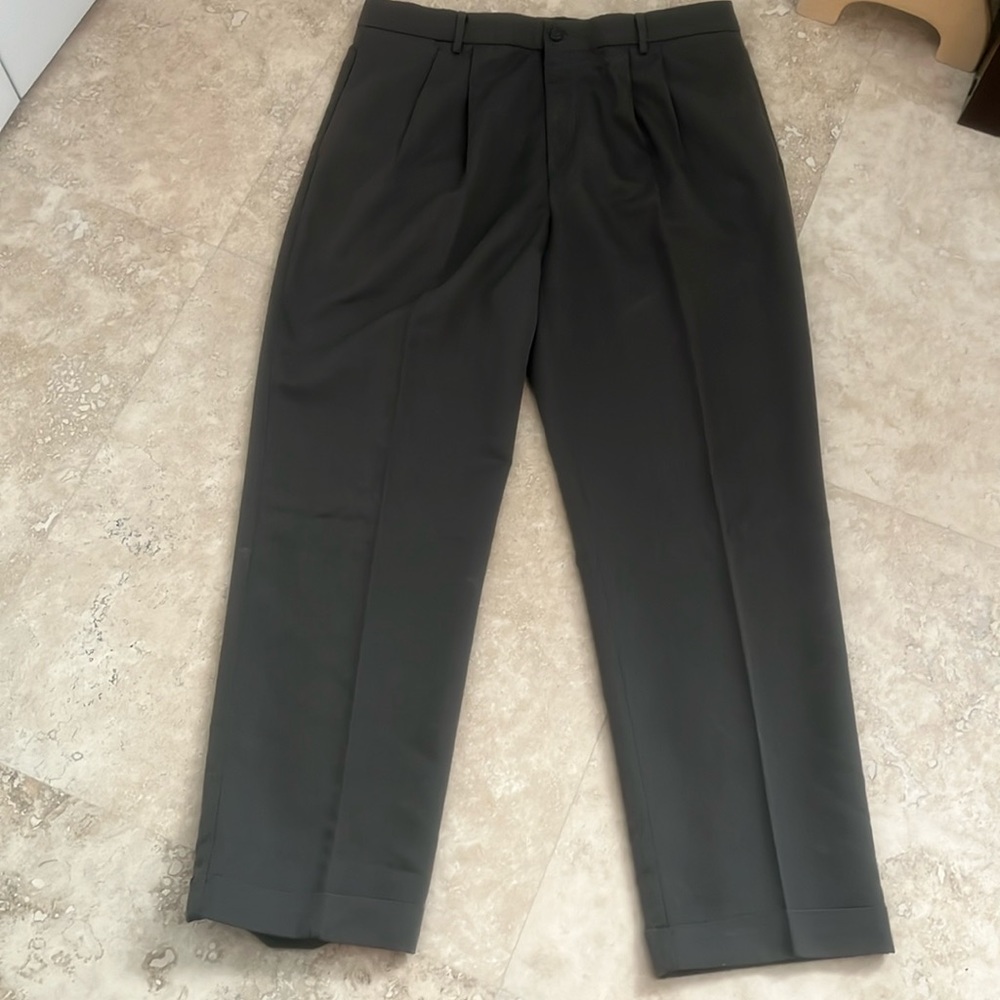 💕HP💕Dockers ReCode - gray pleated slacks with cuffed legs like new 38x32